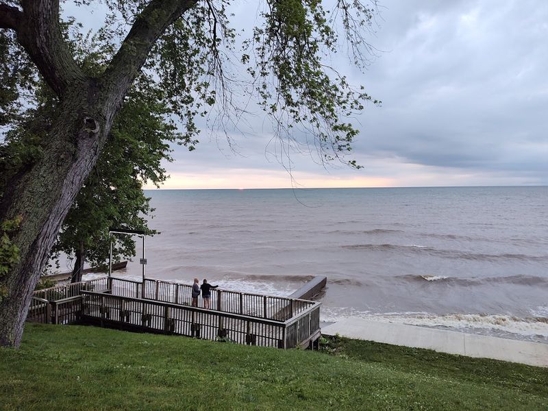 A lakefront setting that steals the show