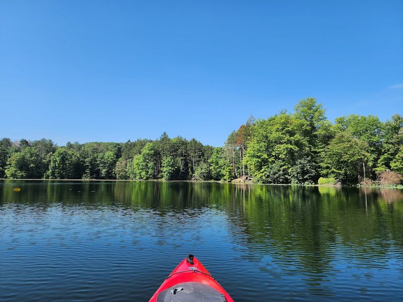 A lakeside escape that feels bigger than a city getaway A lakeside escape that feels bigger than a city getaway