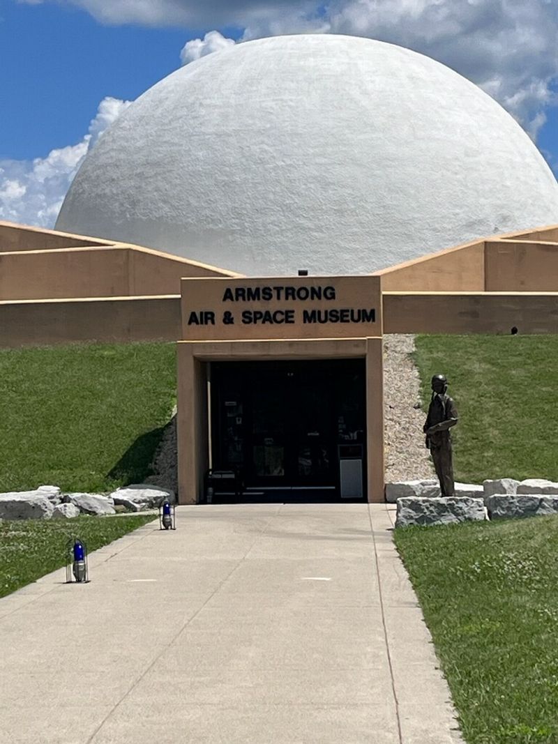 A moon-shaped landmark that instantly pulls you in