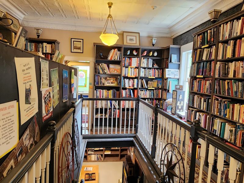 A mountain bookstore that feels bigger than it looks A mountain bookstore that feels bigger than it looks