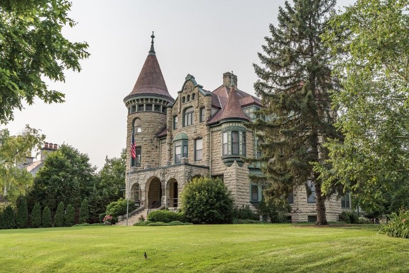 A peaceful location with La Crosse highlights nearby A peaceful location with La Crosse highlights nearby