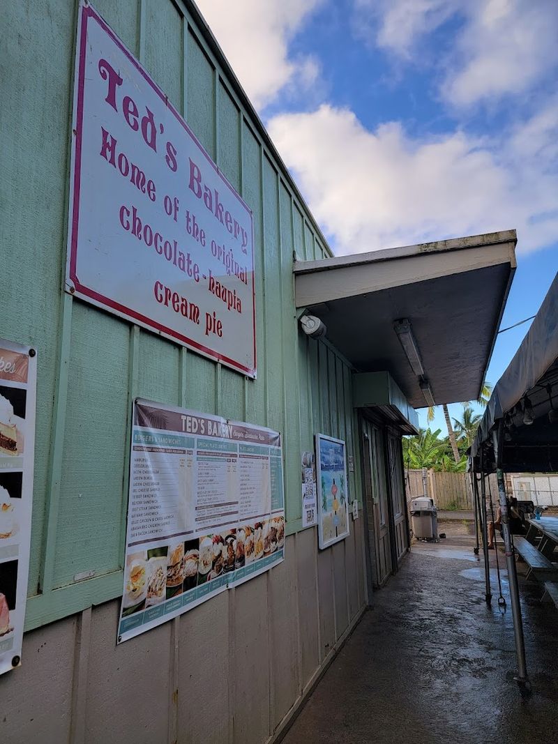 Why People Still Line Up for Ted’s