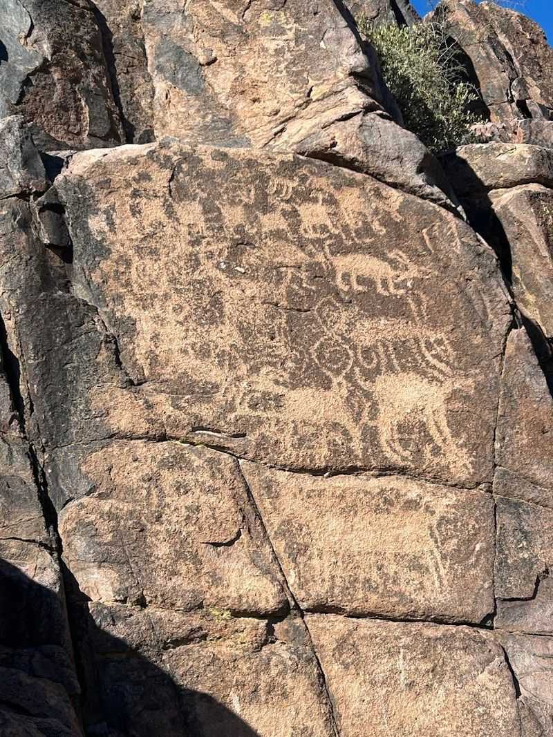 Ancient Rock Art and a Sense of History Ancient Rock Art and a Sense of History