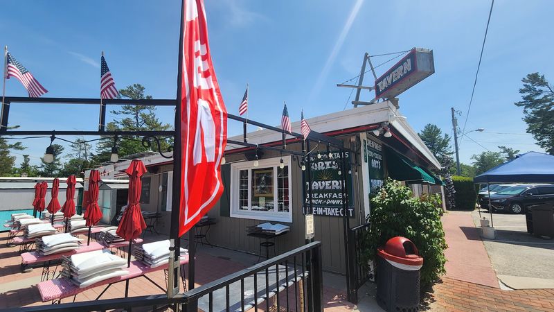 Art's Tavern, Glen Arbor