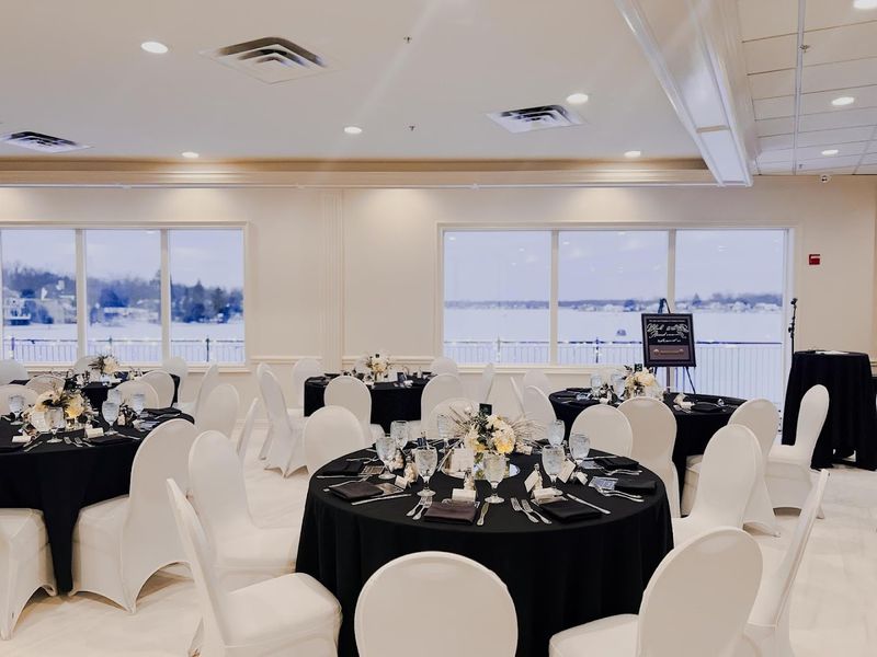 Aurora On The Lake – Commerce Township Aurora On The Lake – Commerce Township