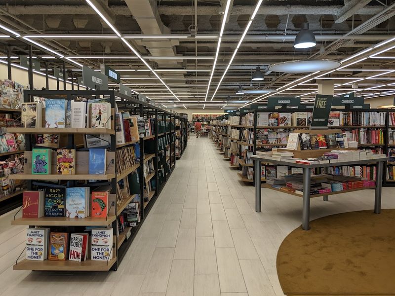 Barnes & Noble — Hackensack