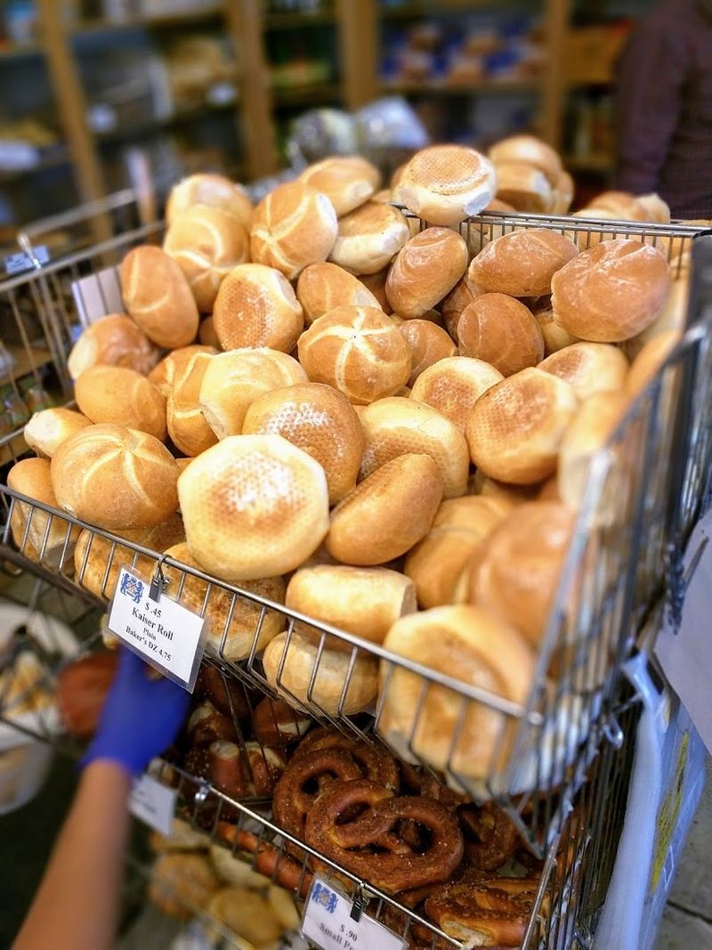Bread that keeps customers coming back early