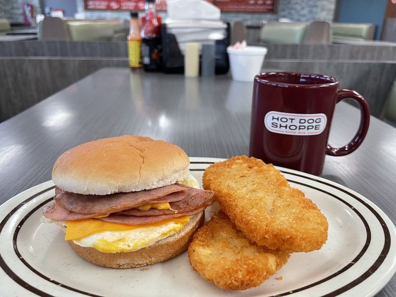 Breakfast Makes This Spot Even More Useful Breakfast Makes This Spot Even More Useful