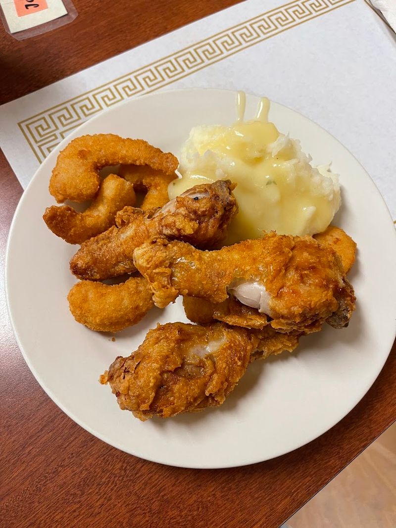 Broasted Chicken That Keeps People Coming Back