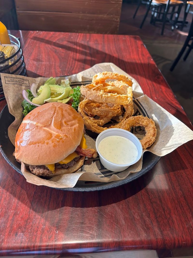 Burgers And Onion Rings That Stop Traffic