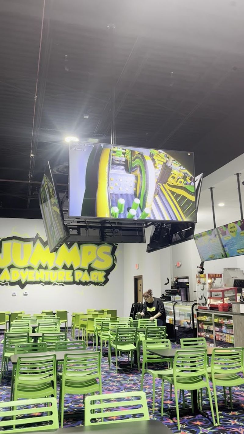 Cameras, Massage Chairs, and Espresso: The Parent Experience at Jummps