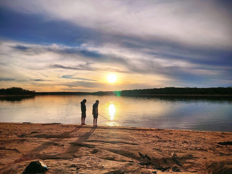 Campgrounds, lake mornings, and nights under the trees Campgrounds, lake mornings, and nights under the trees