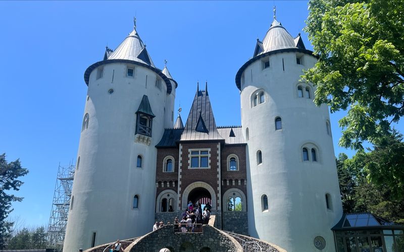 Castle Gwynn — Arrington Castle Gwynn — Arrington