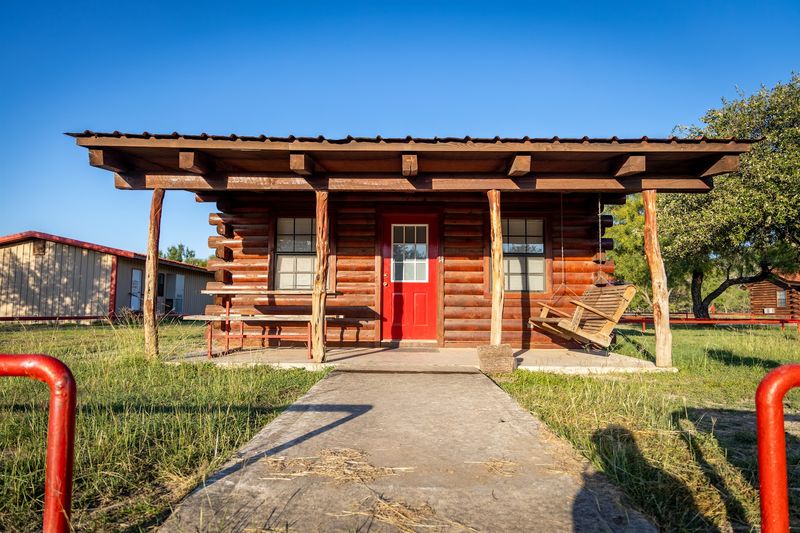 Cozy Cabins That Come Surprisingly Well-Equipped