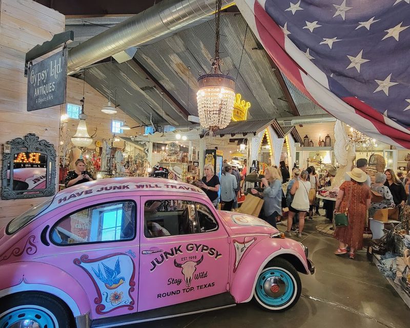 Creating an Instagram-Worthy Shopping Experience Creating an Instagram-Worthy Shopping Experience