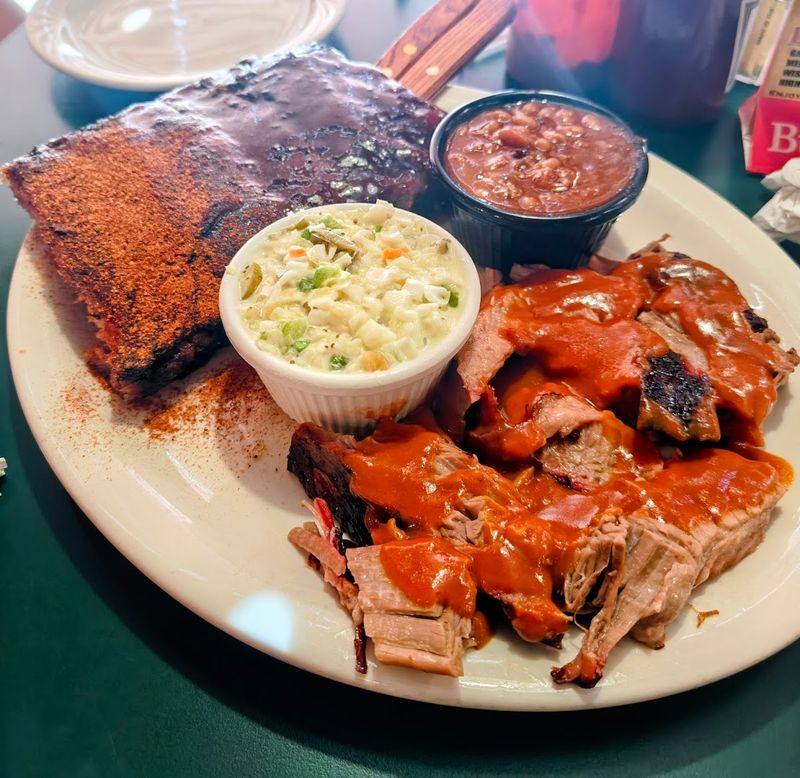 Dancing Pigs Sauce Gives Every Bite Its Signature Memphis Flavor