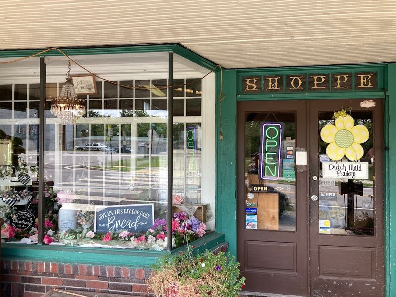 Dutch Maid Bakery & Café — Tracy City