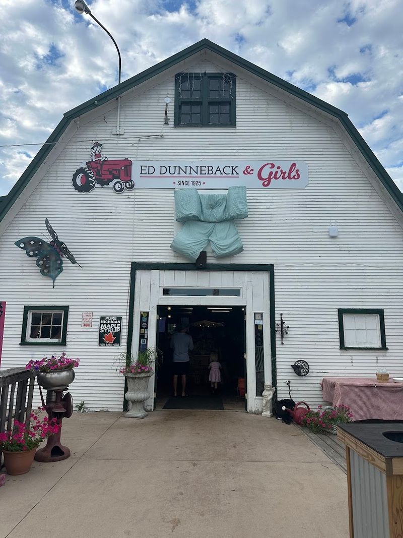 Ed Dunneback & Girls Farm Ed Dunneback & Girls Farm