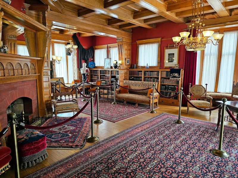 Explore The First Presidential Library Setting