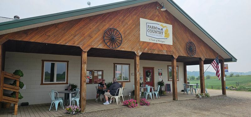 Farm Country Cheese House, Lakeview