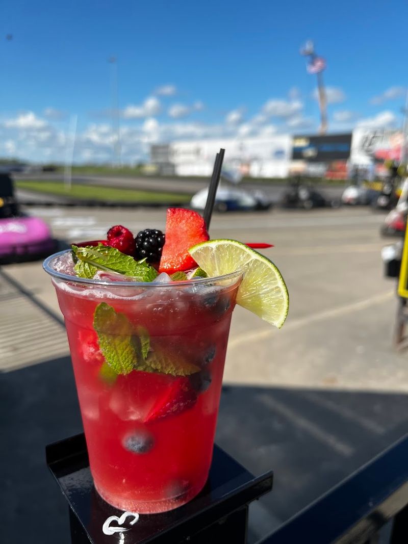 Food and drinks make it easier to stay for hours