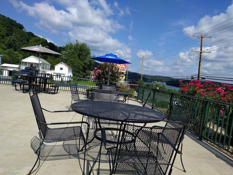 Fox’s Pizza Den On The River, Pomeroy