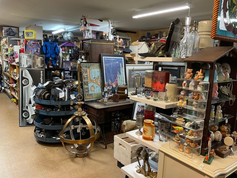 From Vintage Jewelry to Vinyl Records, the Shelves Cover Decades From Vintage Jewelry to Vinyl Records, the Shelves Cover Decades