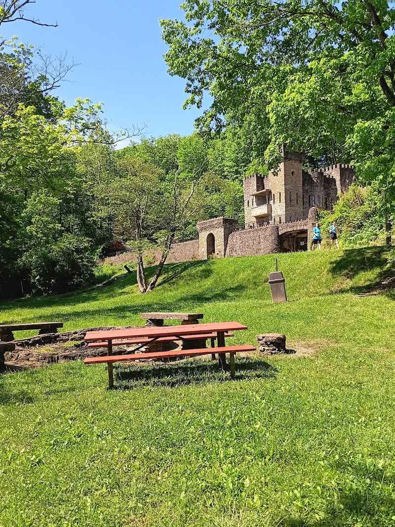 Gardens, River Views, and Picnics Gardens, River Views, and Picnics