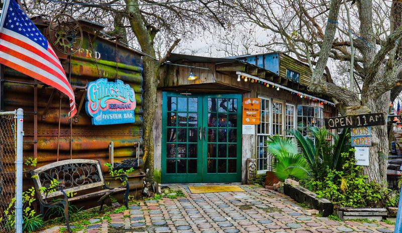 Gilhooley’s Restaurant and Oyster Bar (San Leon)