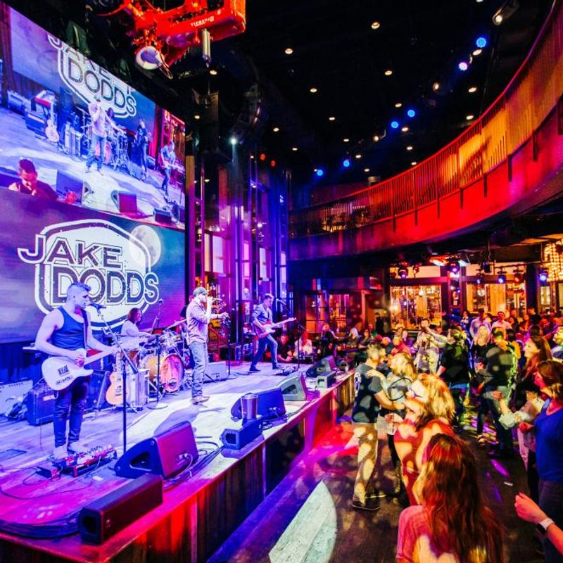 Go music-hopping from Nashville to Memphis