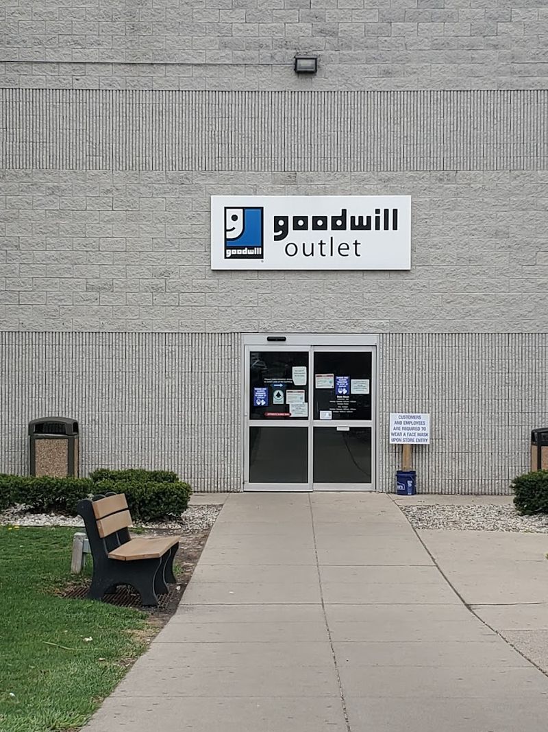 Goodwill Outlet Center — Grandville