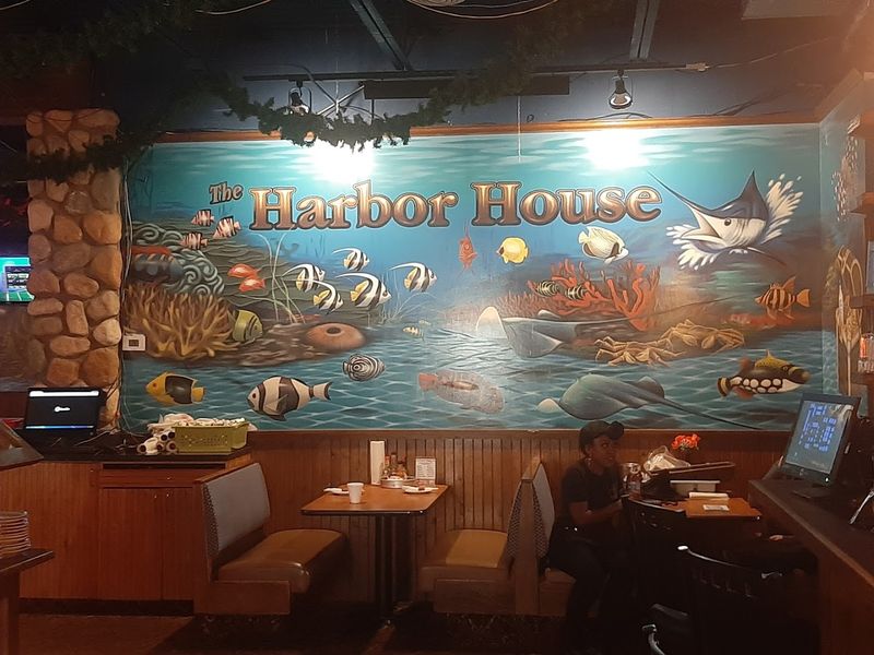 Hand-Painted Murals That Set the Mood Before the Food Arrives Hand-Painted Murals That Set the Mood Before the Food Arrives
