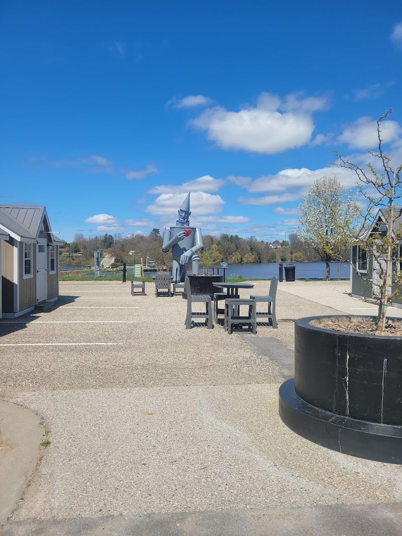 Hart Commons: The Perfect Public Space Around the Sculpture