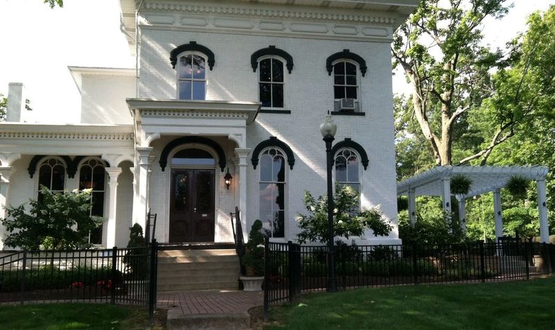 Hart Mansion Restaurant, Minerva