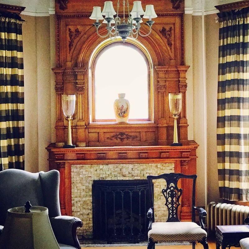 Hospitality that makes the grandeur feel personal Hospitality that makes the grandeur feel personal