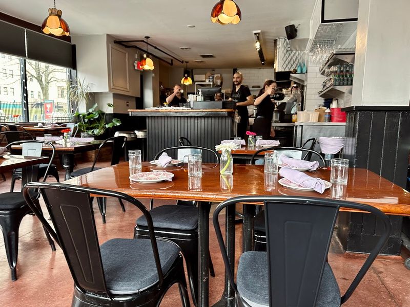 How Cafe Alyce Built Its Warm and Welcoming Reputation
