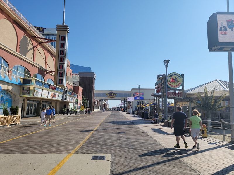 How Casinos Changed the Skyline Without Erasing the Past