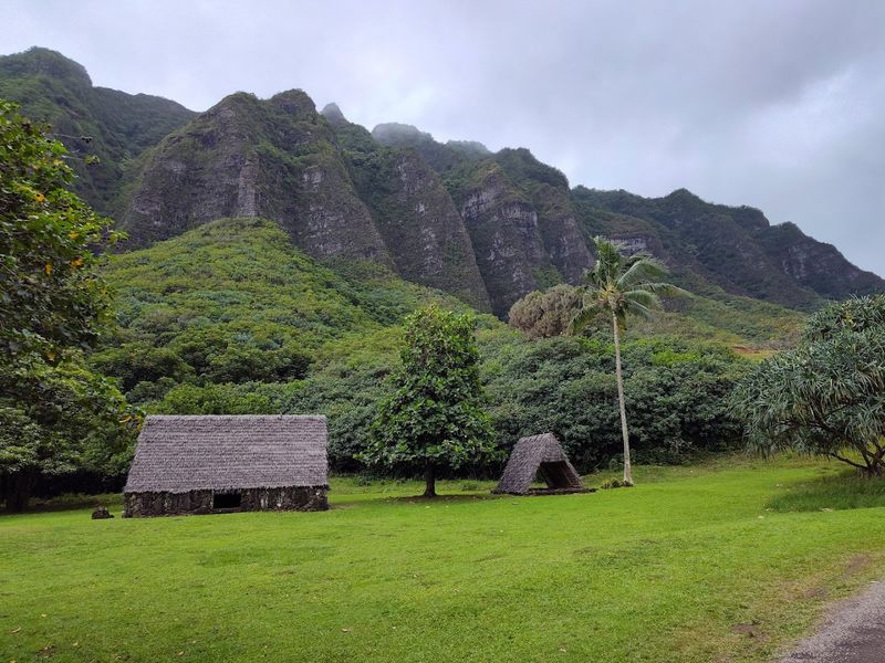 How to Experience Kahana Respectfully