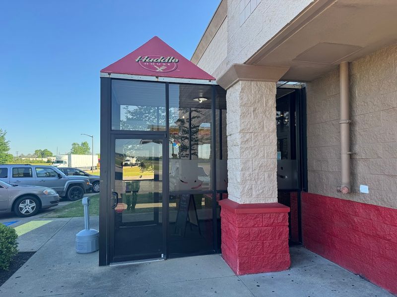 Huddle House — 3760 S Eason Blvd, Tupelo Huddle House — 3760 S Eason Blvd, Tupelo