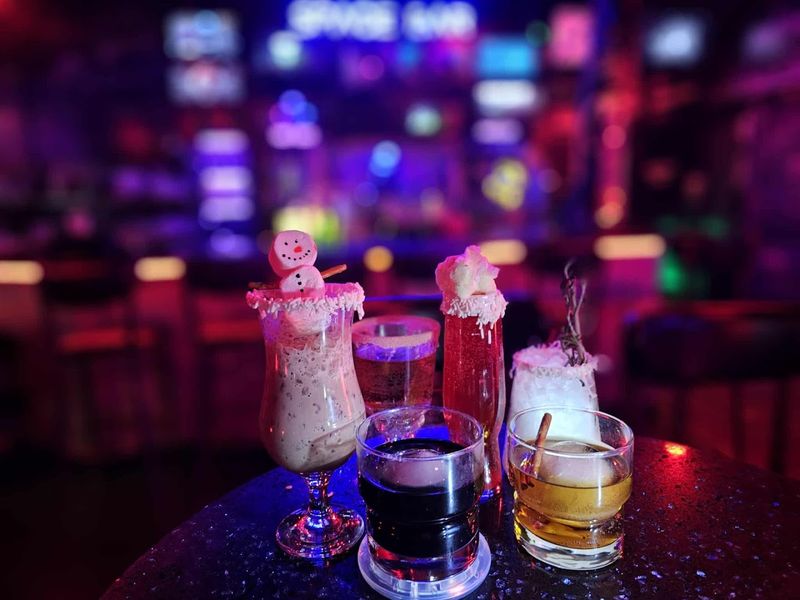 Is Space Bar Knoxville Worth Visiting?