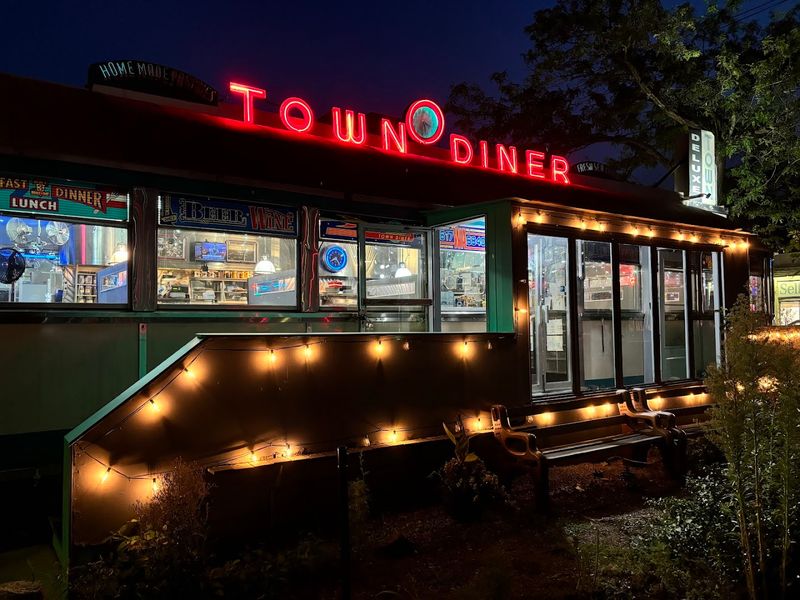 Deluxe Town Diner (Watertown)