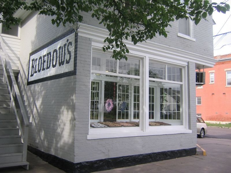 The Little Storefront That Stops Traffic on Broadway