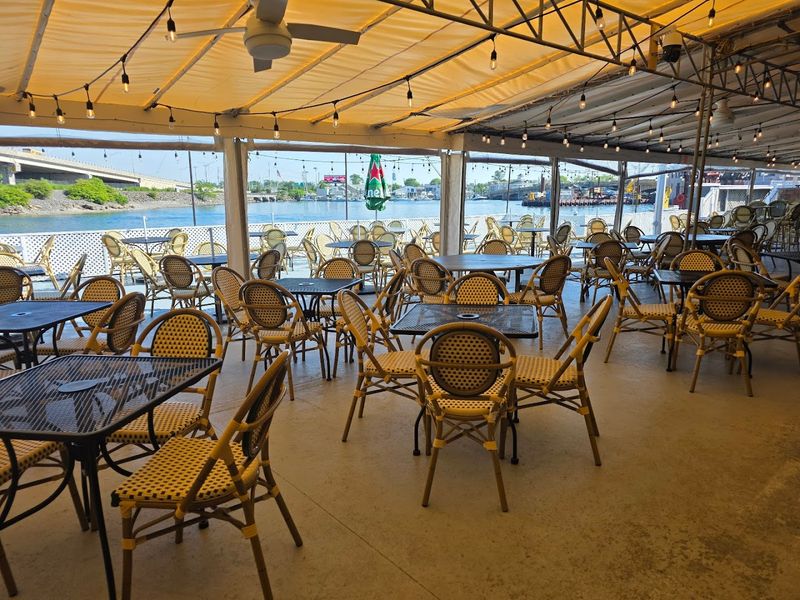 Klein’s Fish Market & Waterside Café — Belmar