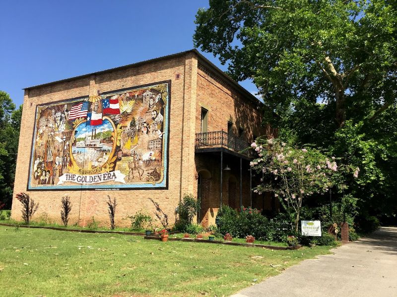 Knowledgeable Dealers Who Share Stories Behind the Pieces