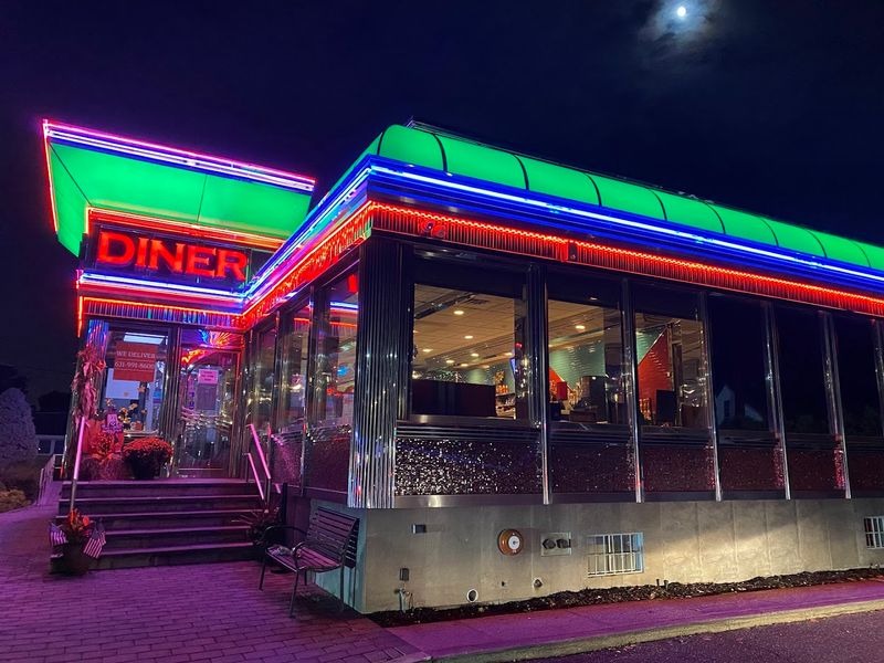Lindenhurst Diner (Lindenhurst)