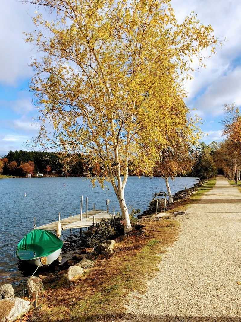 Lakeside Calm Every Day