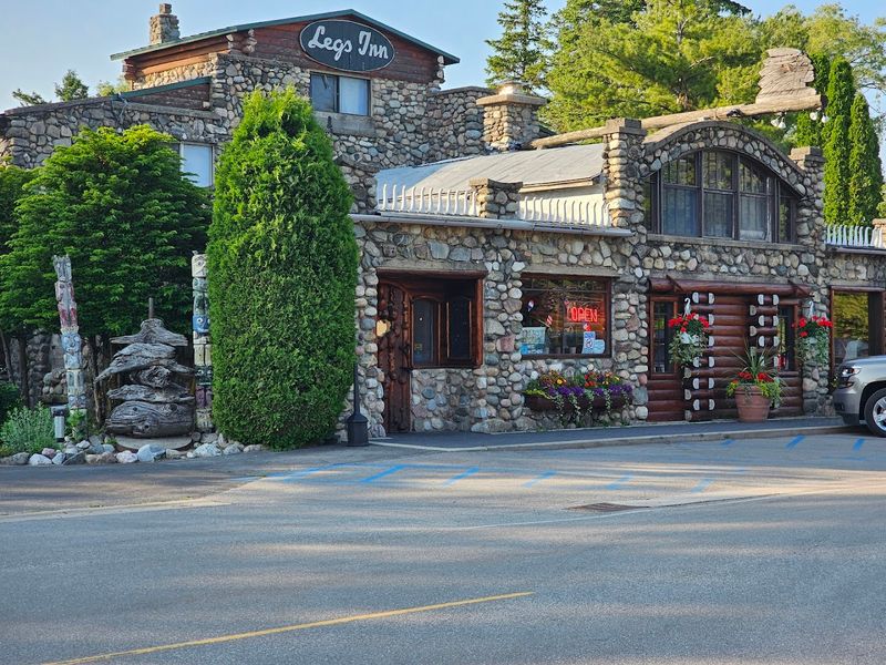 Legs Inn, Cross Village