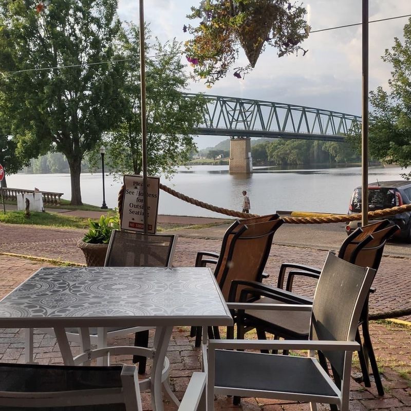 Levee House Bistro, Marietta