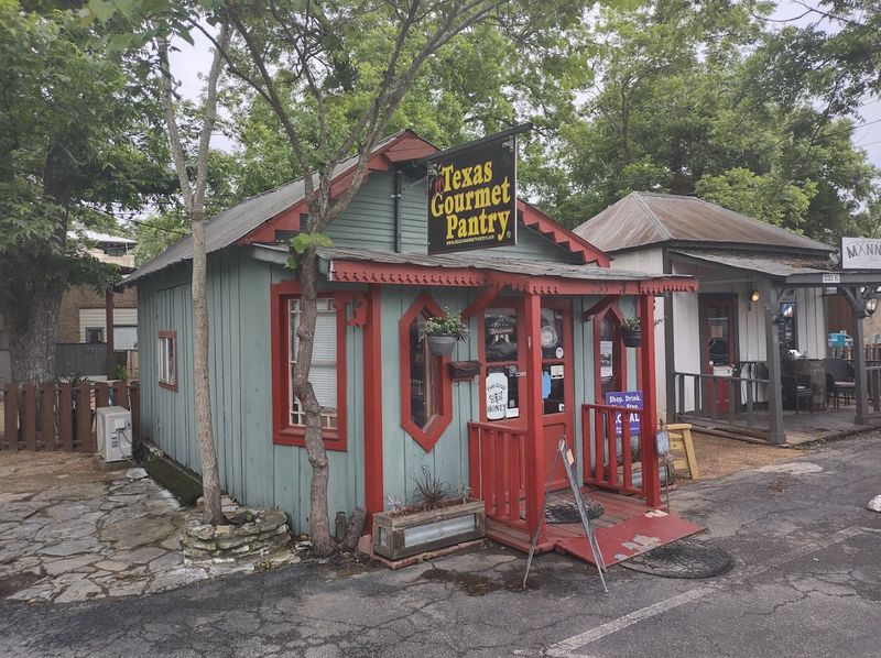 Local Dining That Feeds Community Connections