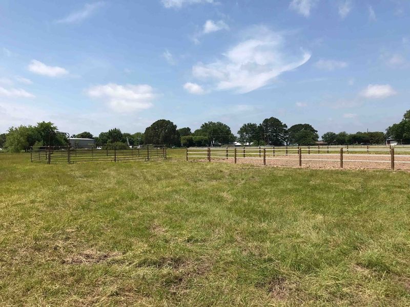 Location That Combines Convenience with Countryside Charm Location That Combines Convenience with Countryside Charm